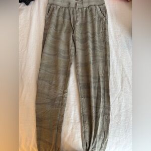 Z Supply Camo Joggers Small